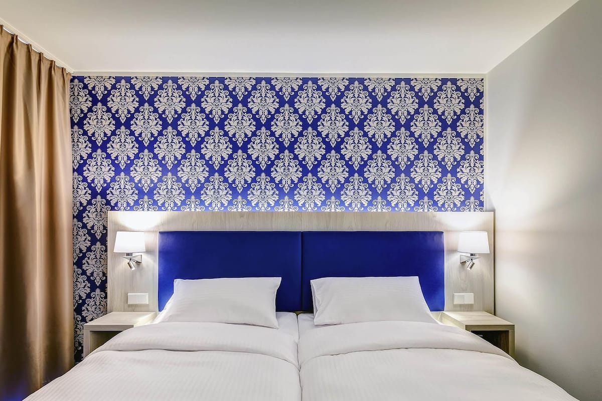 Quarto duplo conforto, 2 camas de solteiro | Cofres nos quartos, escrivaninha, quartos à prova de som