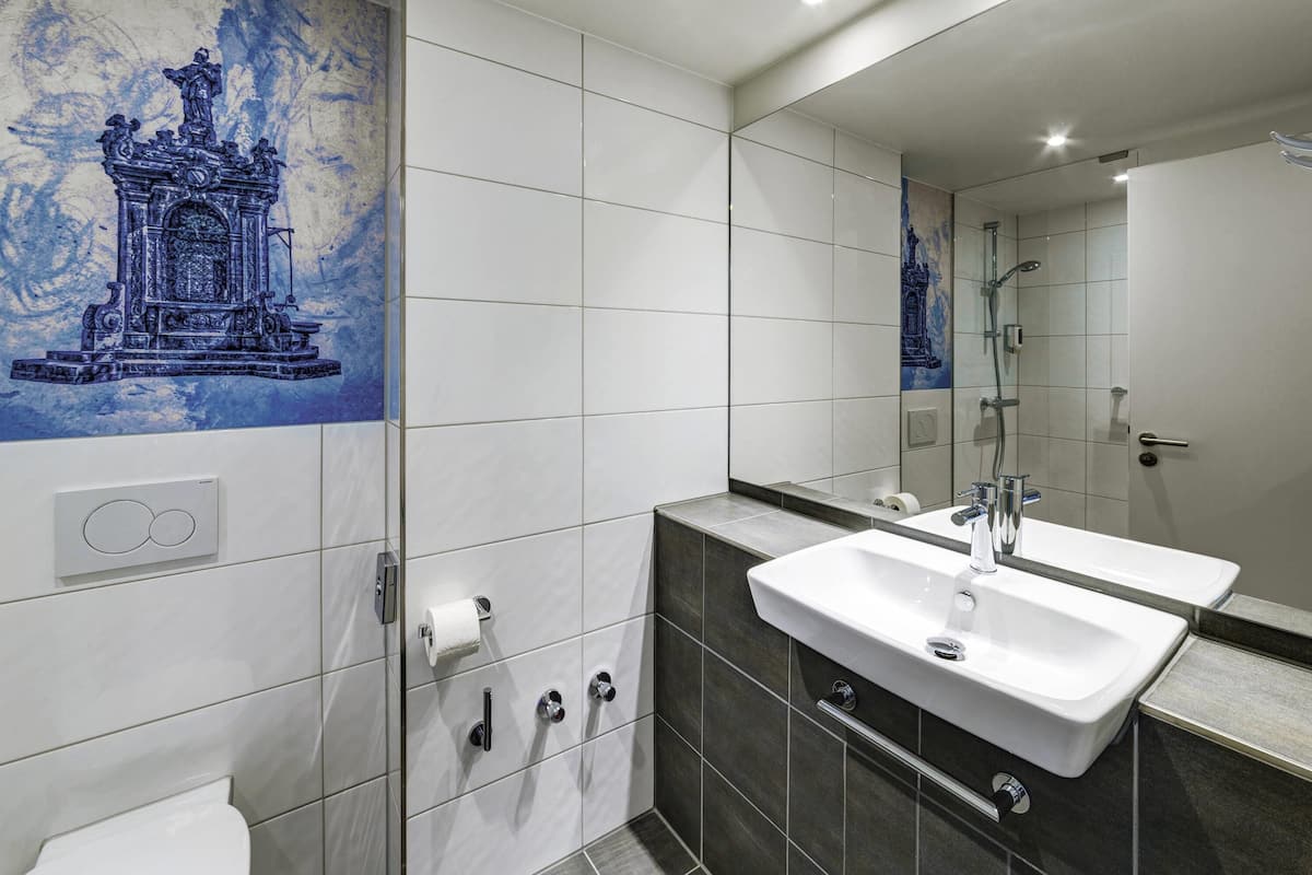 In-room safe, desk, soundproofing, iron/ironing board