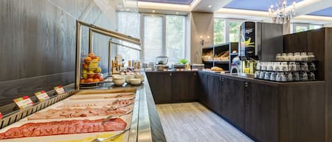 Daily continental breakfast (EUR 19 per person)