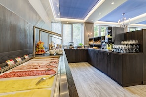 Daily continental breakfast (EUR 19 per person)