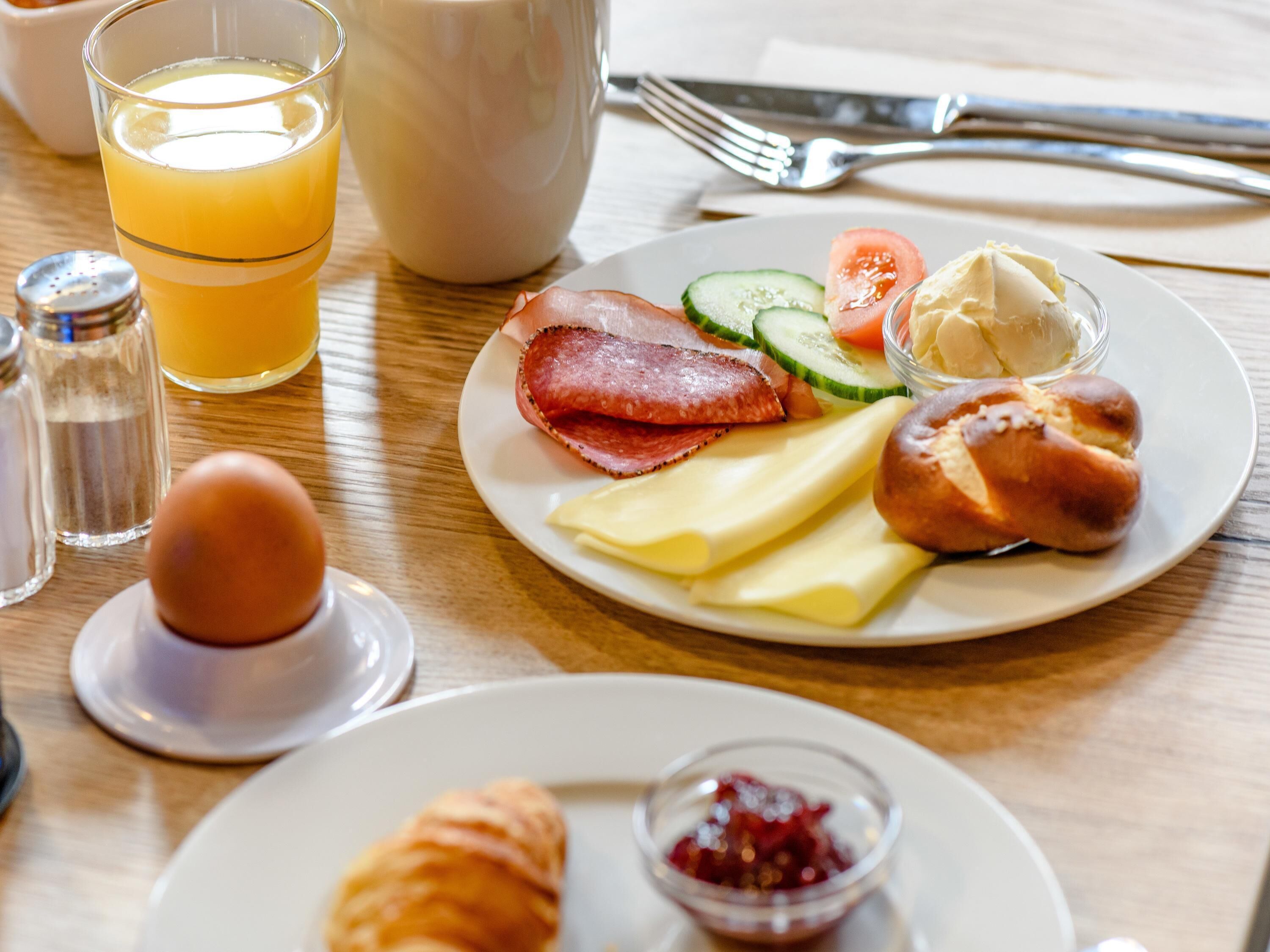 daily continental breakfast (eur 19 per person)