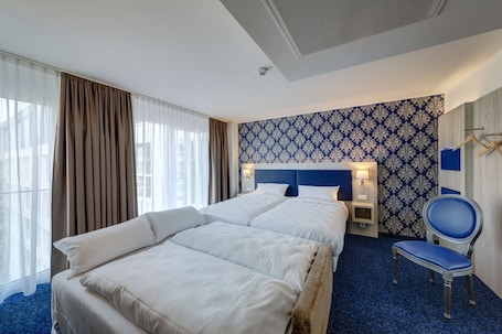 Family Room, 1 Double Bed with Sofa bed (All Comfort) | In-room safe, desk, soundproofing, iron/ironing board