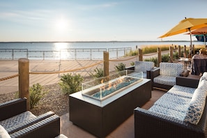 Fireplace - Courtyard by Marriott Erie Bayfront (Erie)