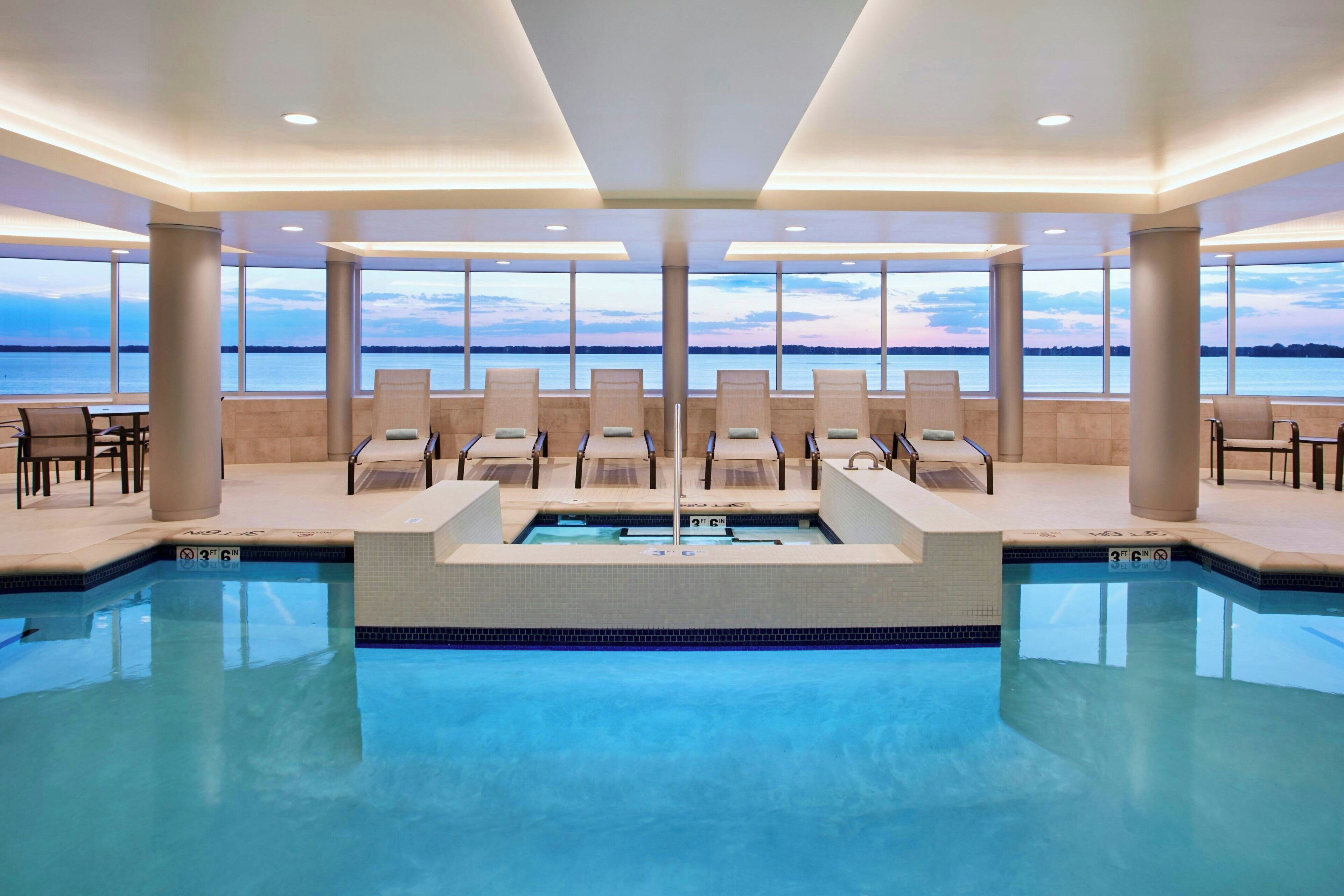 Innenpool, Außenpool (je nach Saison geöffnet), Liegestühle