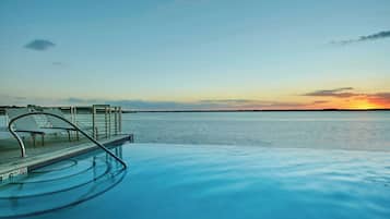 Piscine couverte, piscine extérieure (ouverte en saison)