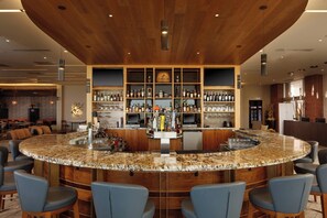 Bar (on property) - Courtyard by Marriott Erie Bayfront (Erie)