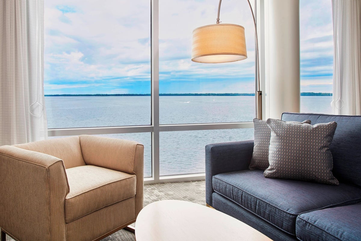 42-inch lcd tv with satellite channels, netflix, hulu