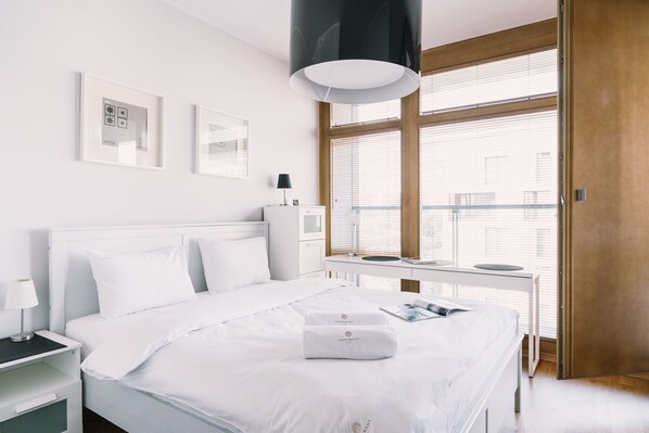 Apartamento standard | Roupas de cama premium, edredons de pluma, individualmente decorados