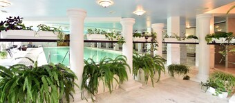 Estreya Palace & Residence