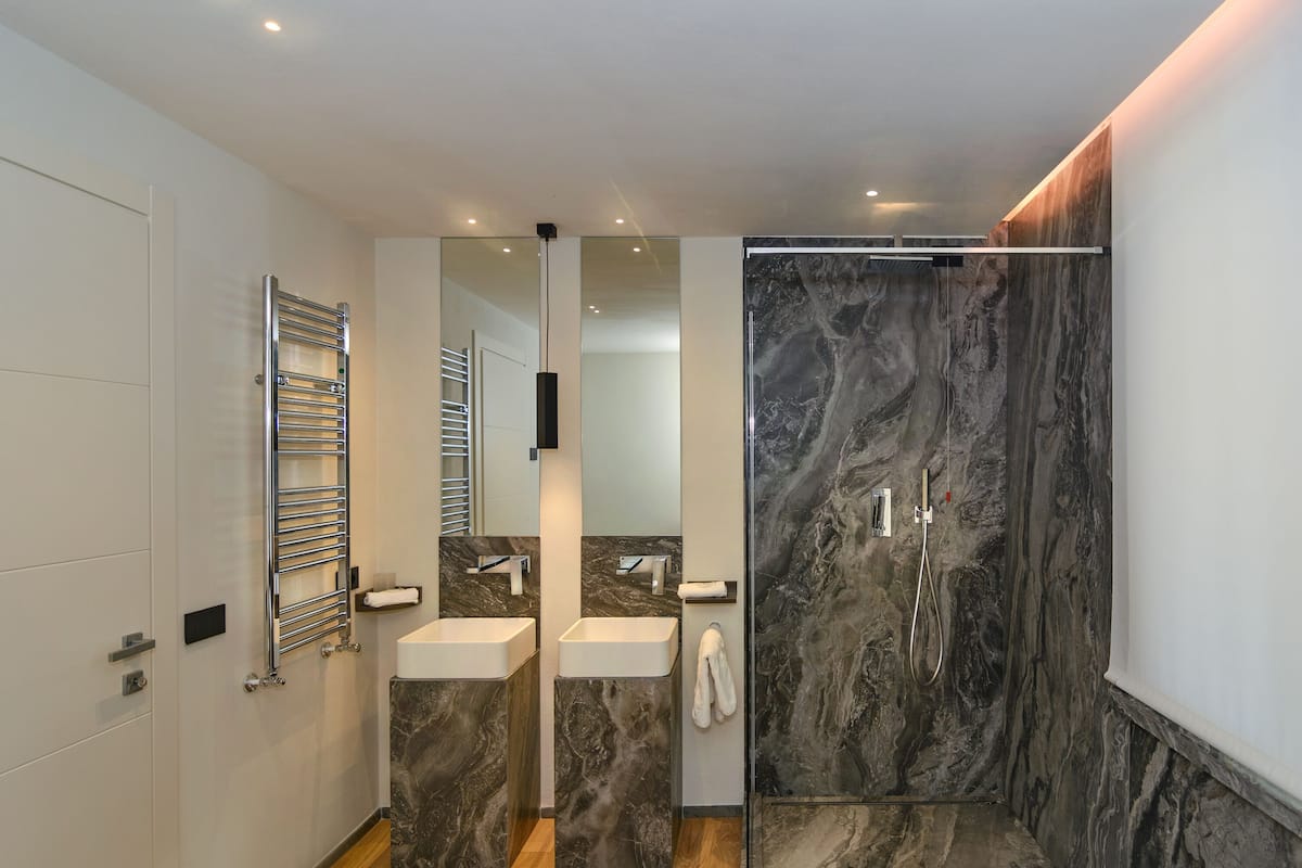 Deluxe-Zimmer | Badezimmer