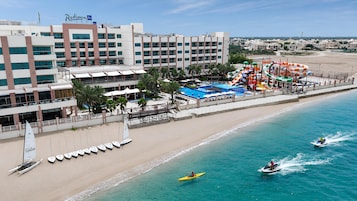 3 piscinas externas, guarda-sóis, espreguiçadeiras
