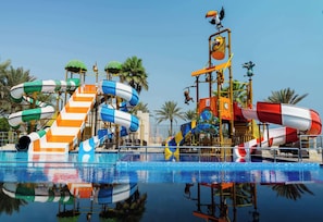 3 piscinas externas, guarda-sóis, espreguiçadeiras