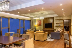 Ropa de cama de alta calidad y minibar 