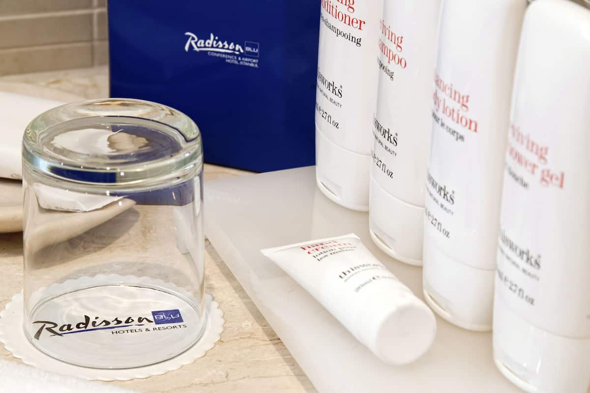 1 bedroom, premium bedding, minibar, in-room safe