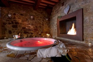 Couples treatment room(s), sauna, hot tub, steam room, body treatments - Borgo San Quirico d'Orcia B&B - Capitano Collection - Albergo diffuso (San Quirico d'Orcia)
