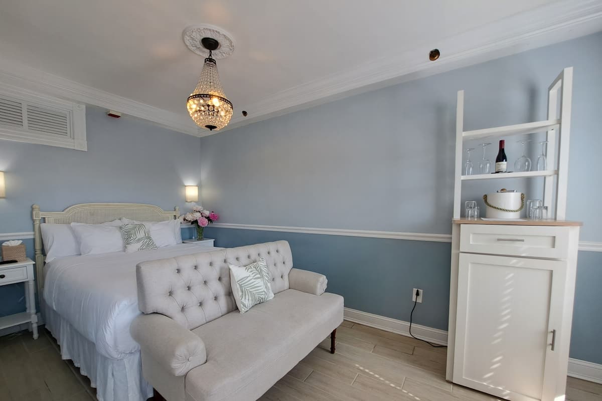 Deluxe Room, 1 Queen Bed, Terrace | Minibar, in-room safe, iron/ironing board, free WiFi