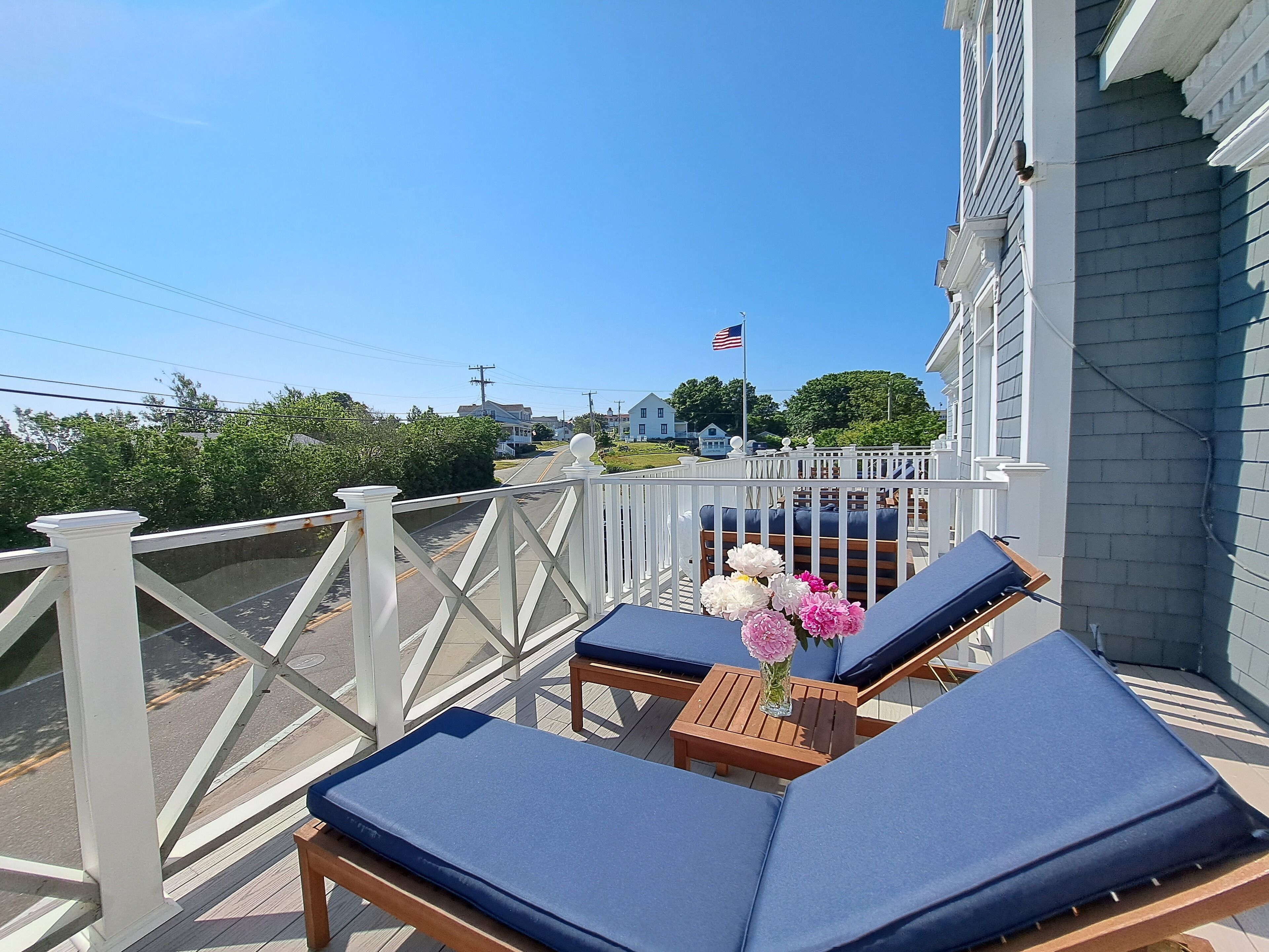 deluxe room, 1 queen bed, terrace | minibar, in-room safe, iron/ironing board, free wifi