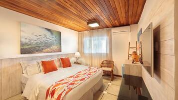 Apartamento Terreo, Vista Mar | Frigobar, individualmente decorados, cortinas blackout