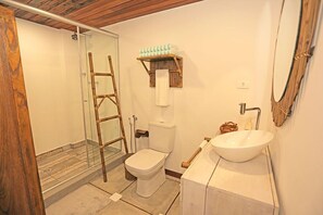 Standard Double Room | Bathroom | Shower, hair dryer