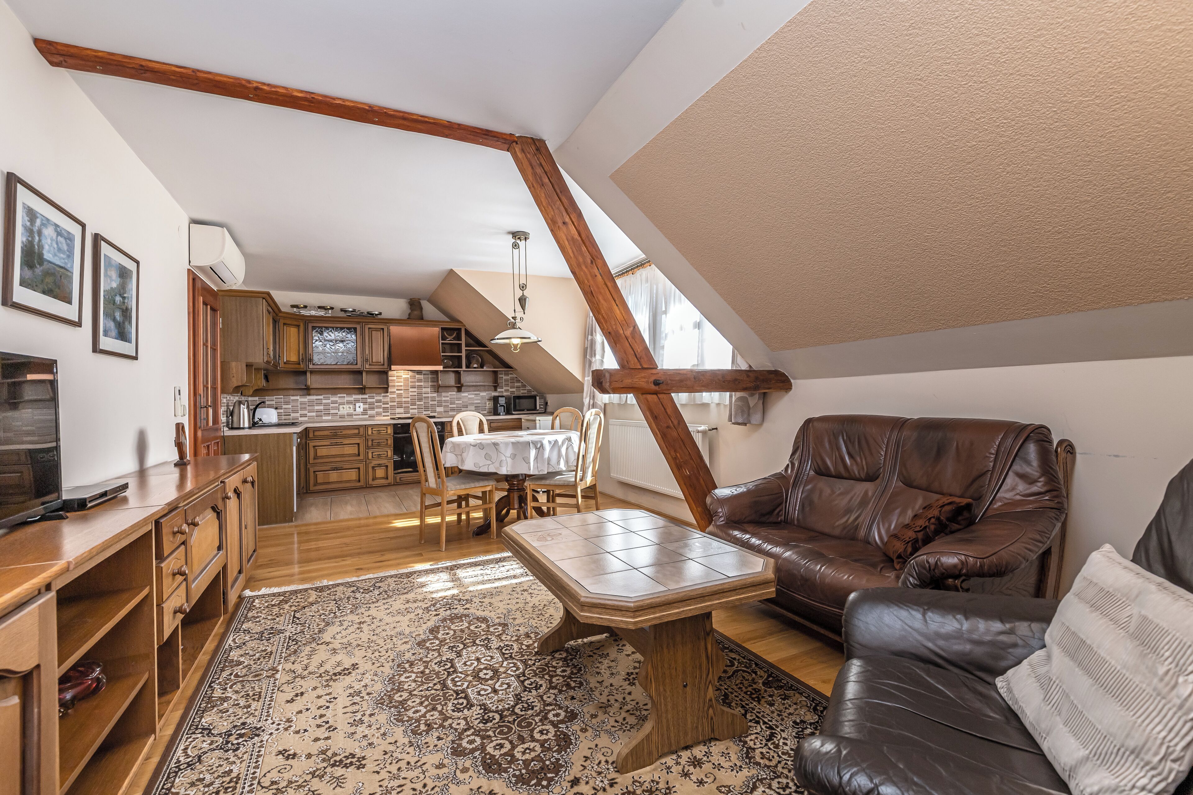 舒适公寓, 2 间卧室, 厨房, 花园景观 | 起居区 | 平板电视、玩具