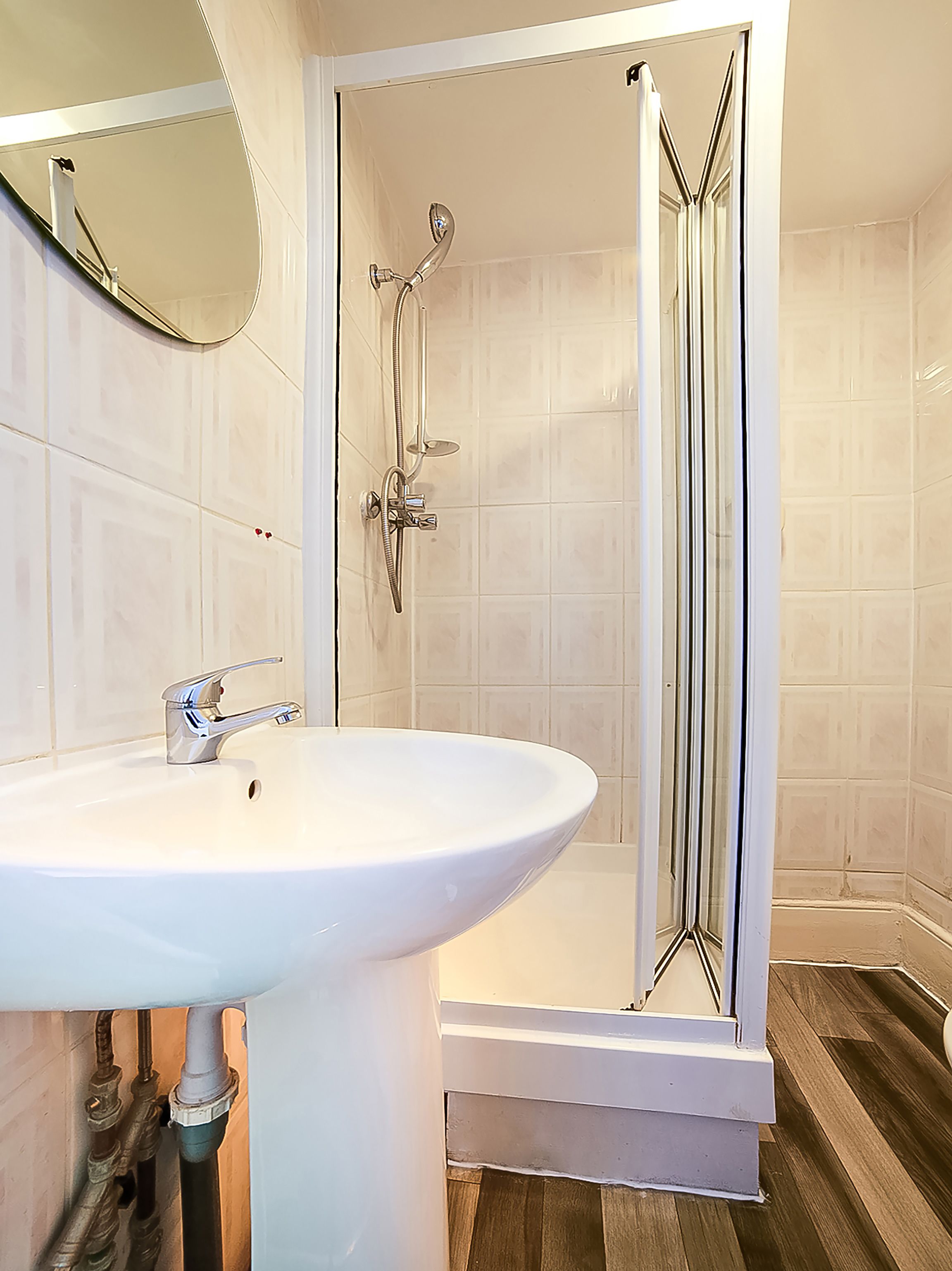 Bathroom shower