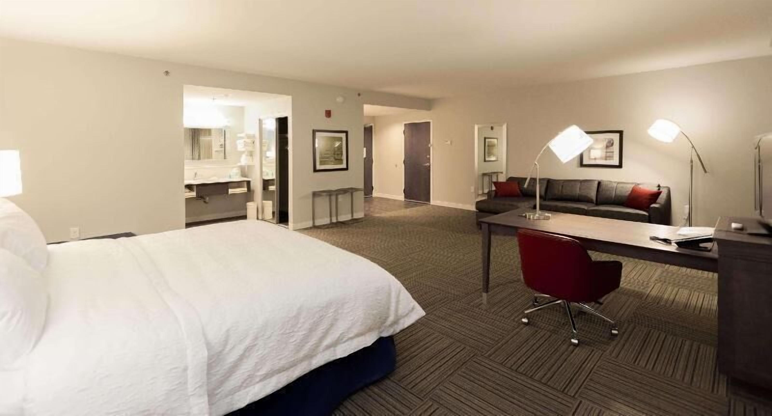 In-room safe, desk, free WiFi, bed sheets