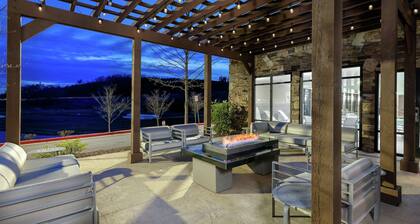 Hampton Inn Emerson LakePoint