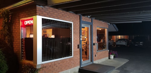 Lava Spa Motel & RV Park