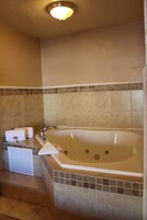 华丽单人房, 1 张特大床, 按摩浴缸 | 按摩浴缸