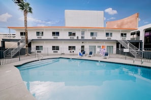 Outdoor pool - Siegel Select LV Strip-Convention Center (Las Vegas)