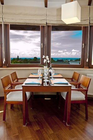 Departamento, vista al mar | Cocina privada | Refrigerador y tetera eléctrica