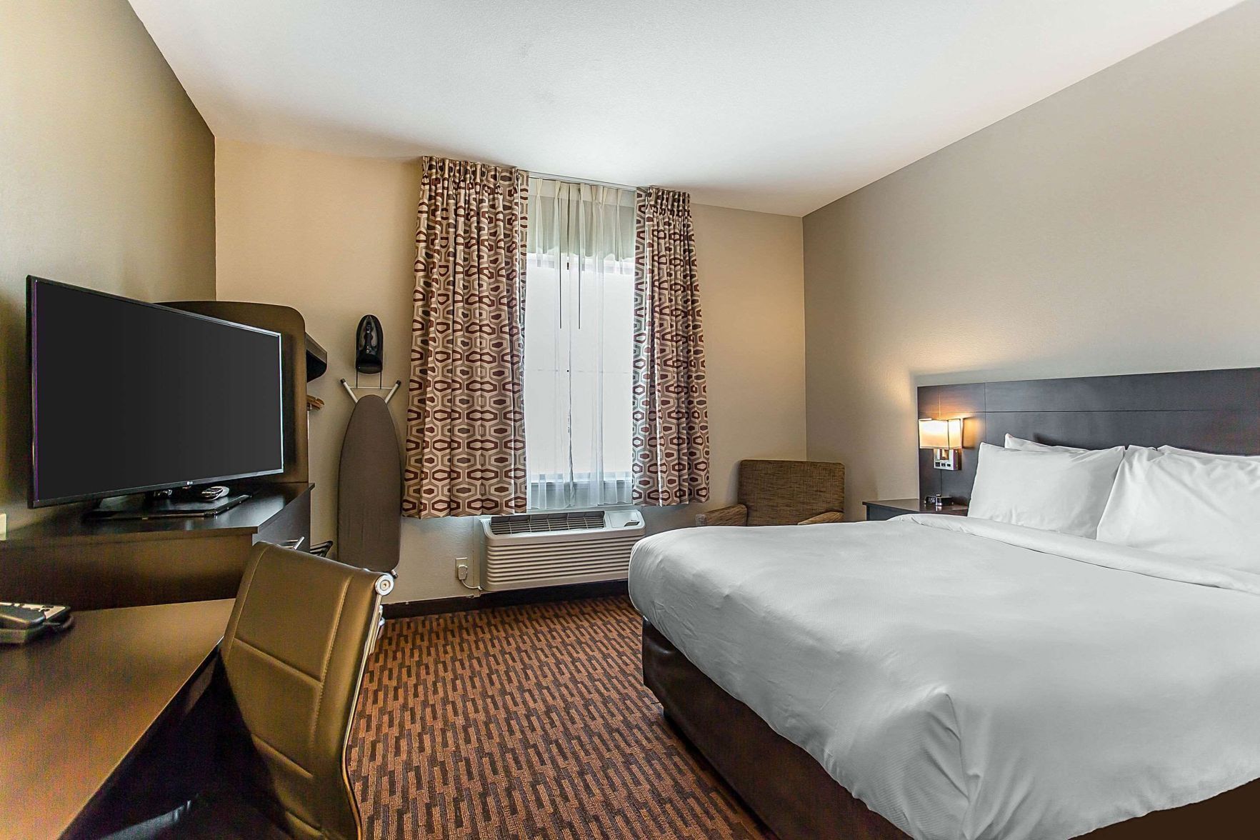 Desk, free WiFi, bed sheets