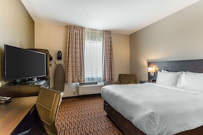 Desk, free WiFi, bed sheets - Suburban Studios Midland I-20 (Midland)