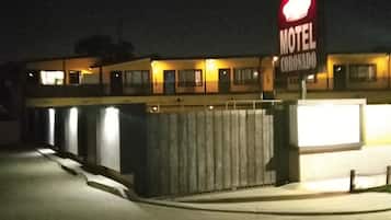 Vista frontal de la propiedad