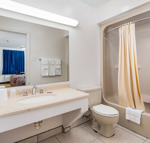 Combined shower/bathtub, hair dryer, towels