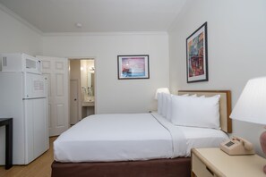 Superior Room, 1 Queen Bed, Non Smoking, Refrigerator & Microwave | Blackout curtains, free WiFi, bed sheets - Contempra Inn (Kenner)