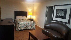 Standard Apartment, 2 Bedrooms, Kitchen | Desk, free WiFi