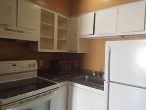 Standard Apartment, 2 Bedrooms, Kitchen | Desk, free WiFi - Monte Carlo Motel (New Orleans)