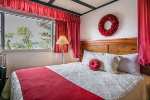 Deluxe Room, 1 King Bed #10 | Interior - Gables Motel (Radium Hot Springs)
