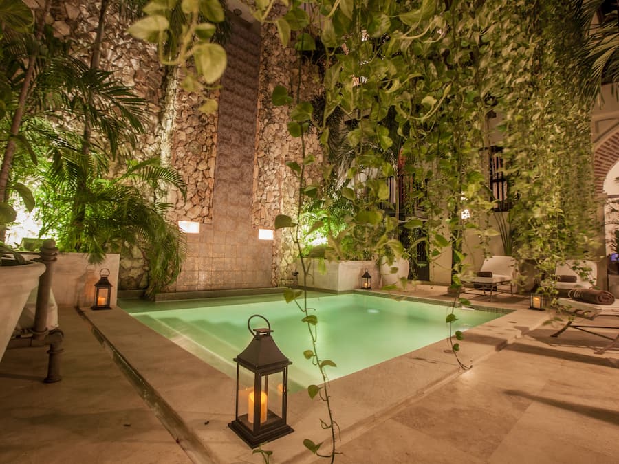 2 outdoor pools, sun loungers