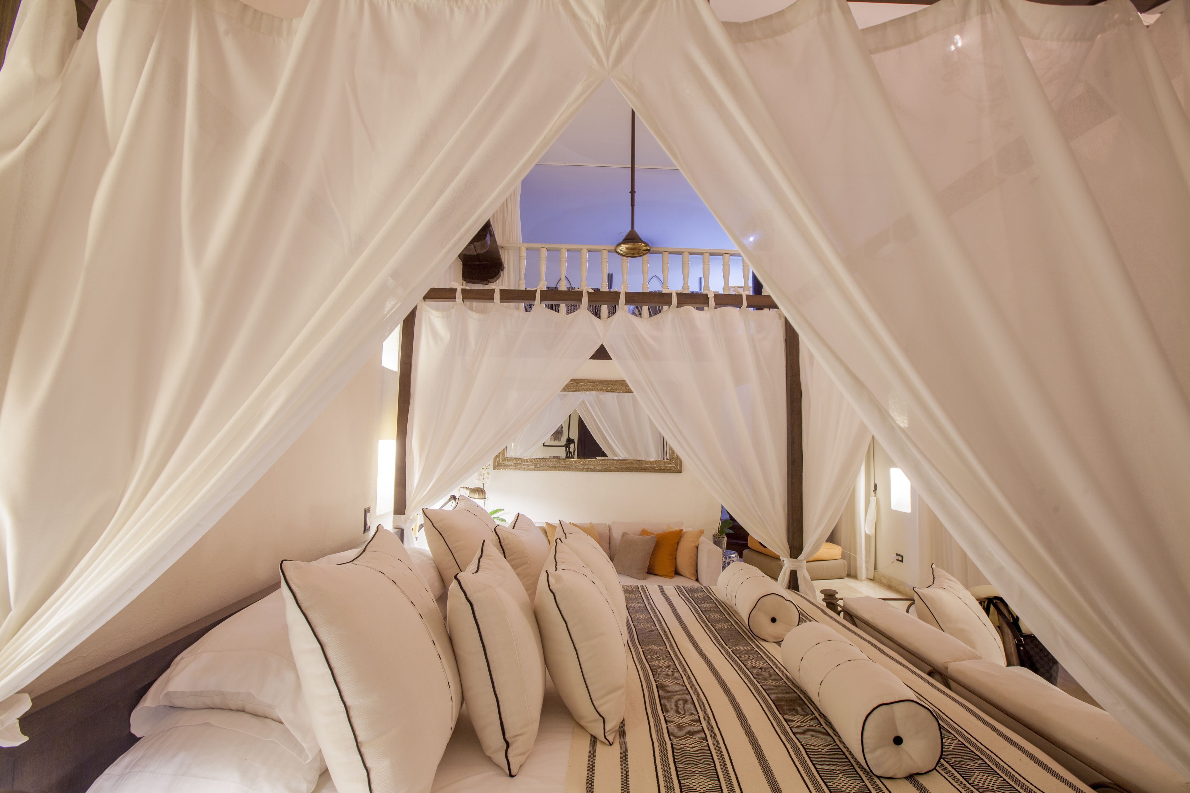 Ropa de cama de alta calidad y minibar 