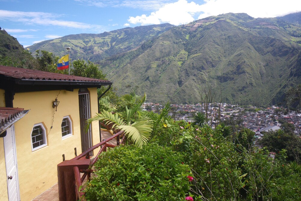 La Casa Amarilla
