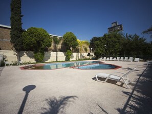 Outdoor pool - Capital O 88 Inn (San Nicolas de los Garza)