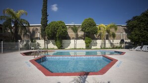 Pool - Capital O 88 Inn (San Nicolas de los Garza)