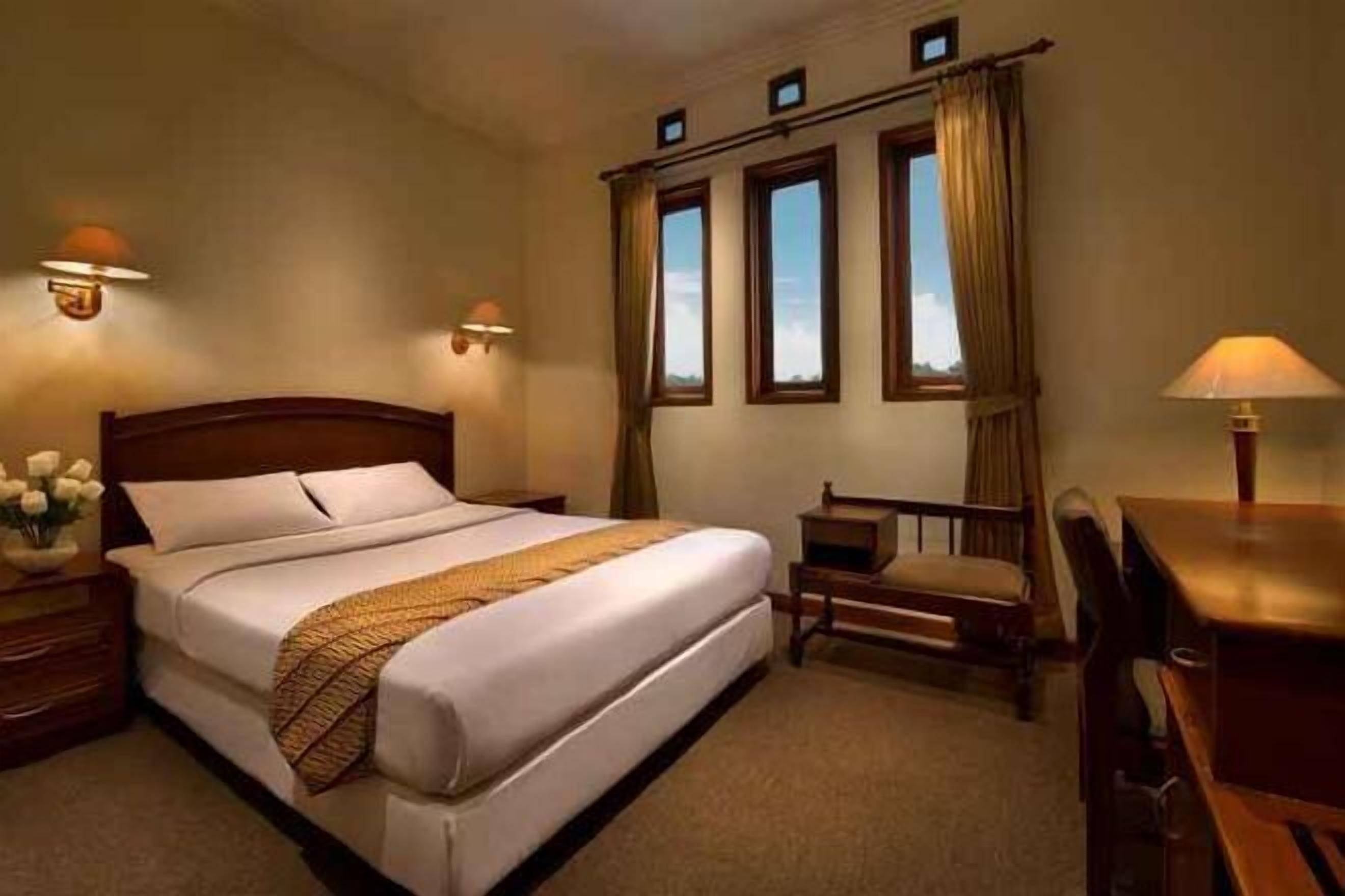 Premium bedding, in-room safe, soundproofing, rollaway beds