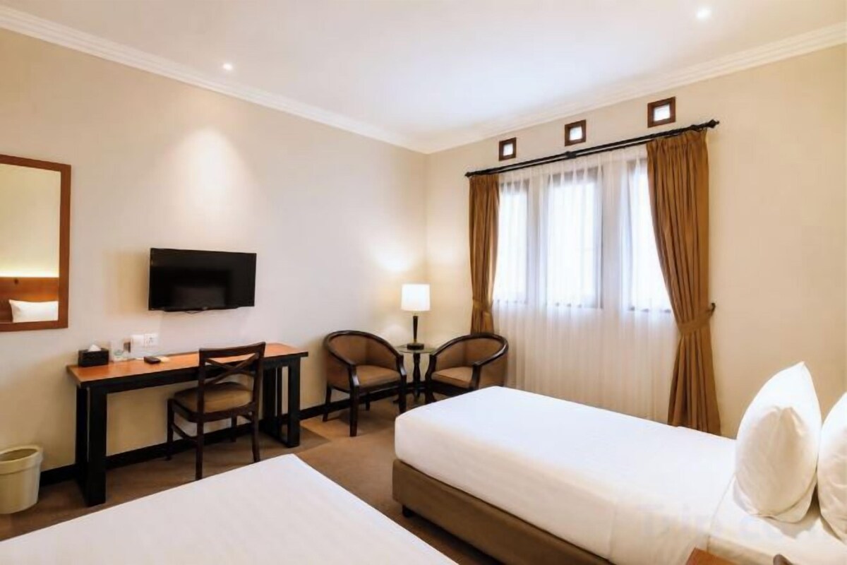 Premium bedding, in-room safe, soundproofing, rollaway beds
