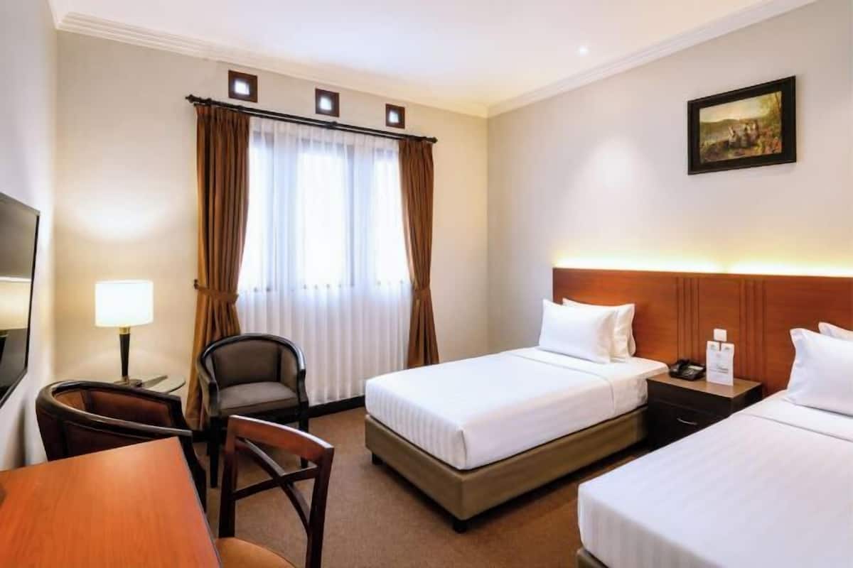 Premium bedding, in-room safe, soundproofing, rollaway beds