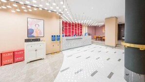 A modern lobby with a reception desk, a white cabinet, and a large pillar. - Jinjiang Inn (Beijing Wangfujing) (Beijing)