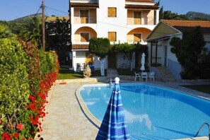 Outdoor pool - Irene Apartments (Corfu)