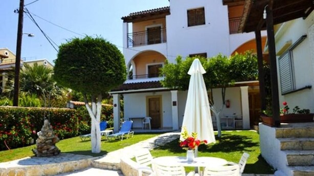 Outdoor dining - Irene Apartments (Corfu)